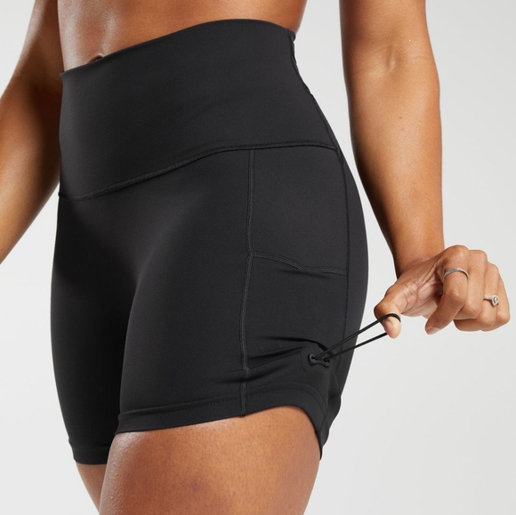 GymShark Legacy Shorts - Picture 2 of 5